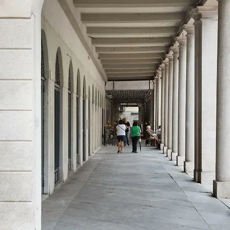 Lario Promenade 公寓 *