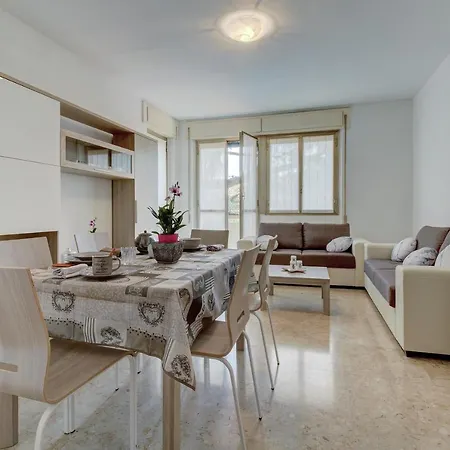 Lario Promenade Apartment *
